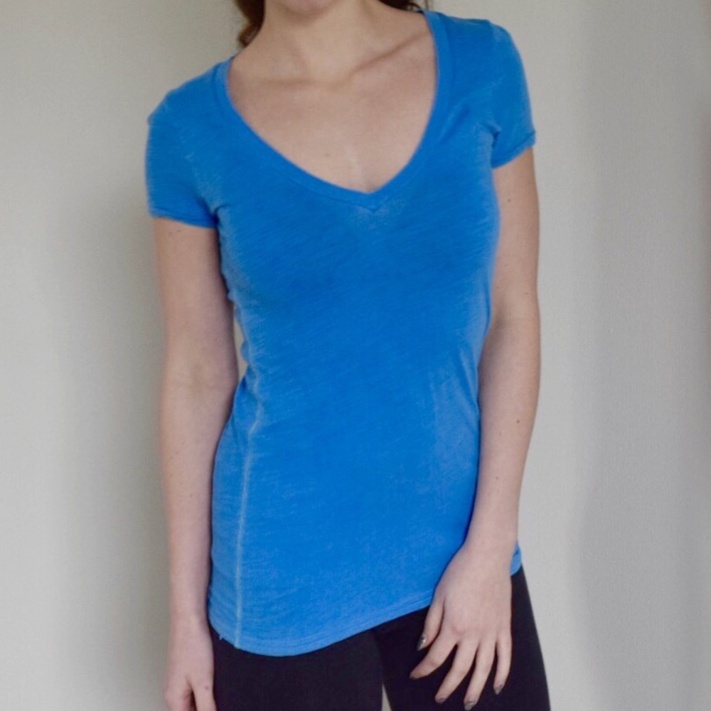 American Eagle blue T-shirt V-neck short sleeve long fitted Y2K Elena Gilbert XS